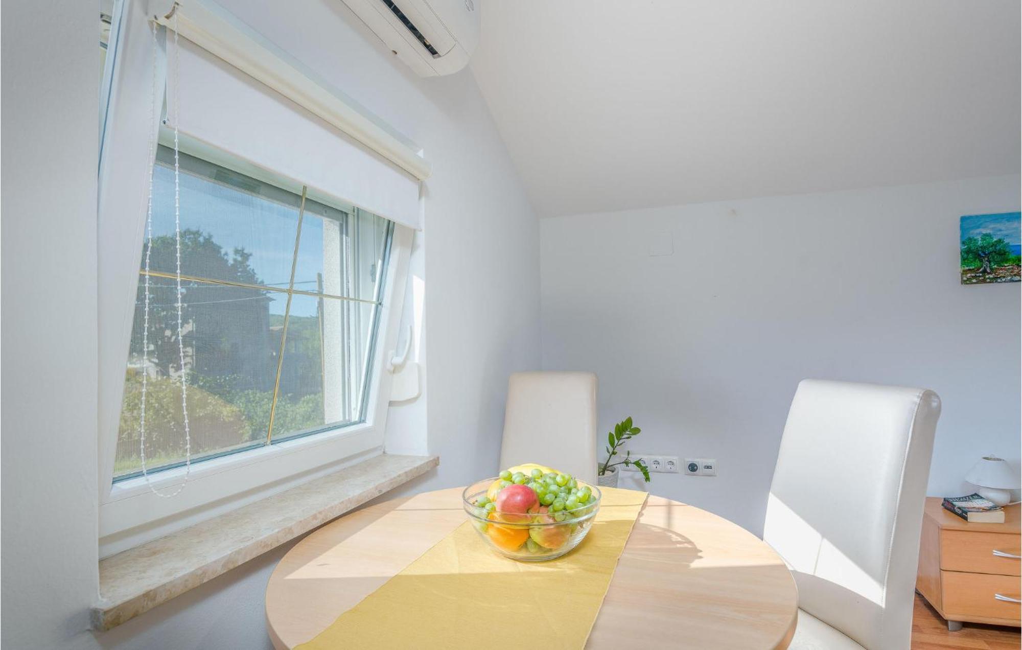 Cozy Apartment In Malinska Dubasnica With Wifi Eksteriør billede