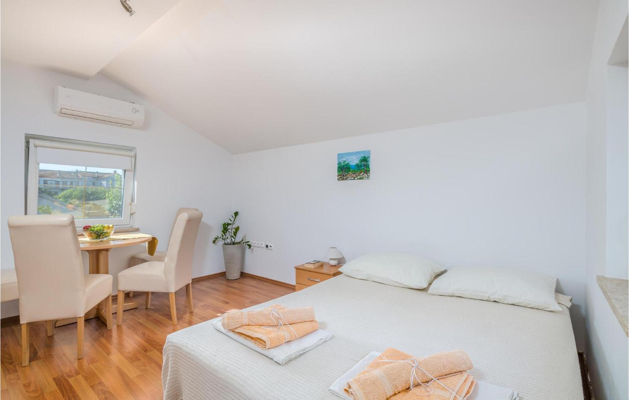 Cozy Apartment In Malinska Dubasnica With Wifi Eksteriør billede