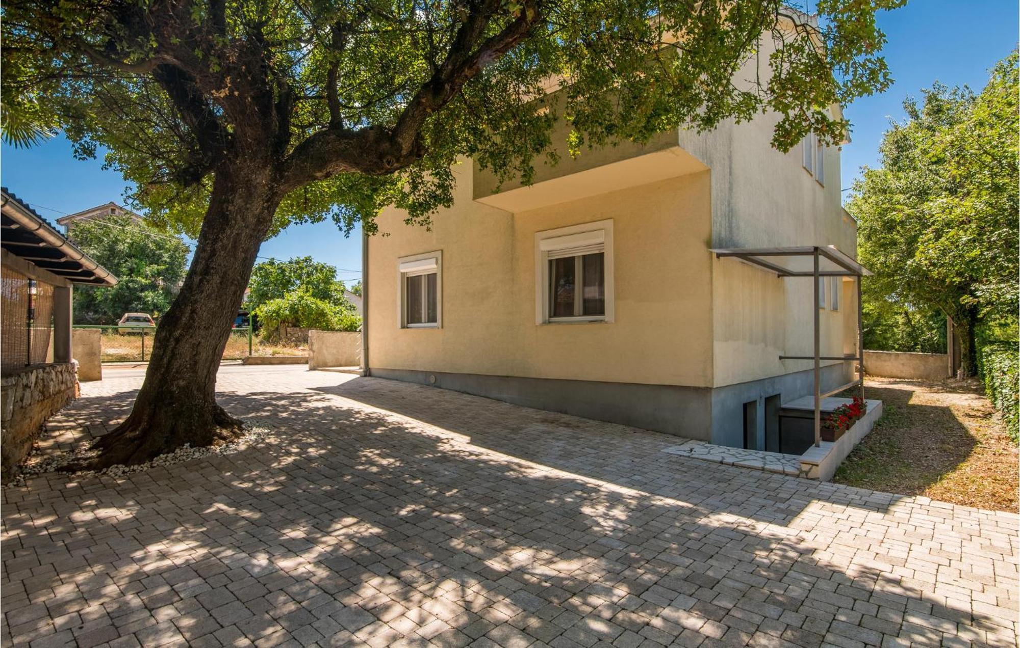 Cozy Apartment In Malinska Dubasnica With Wifi Eksteriør billede