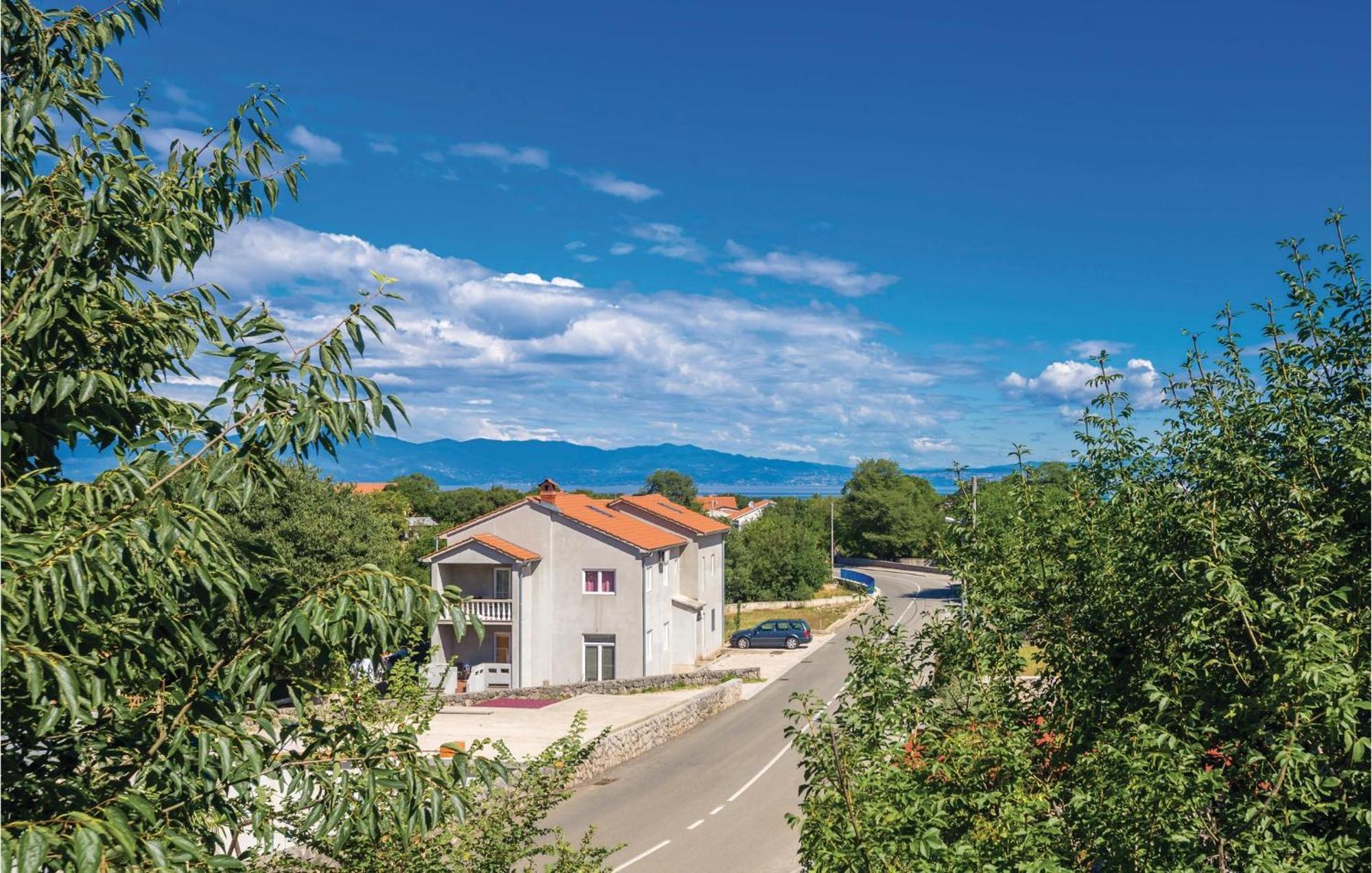 Cozy Apartment In Malinska Dubasnica With Wifi Eksteriør billede